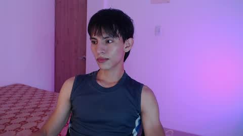 Snapshot of andrew_courtz chatting on April 2026 06:16:01 PM Andrew Courtz online show from April 2026 06:16:01 PM