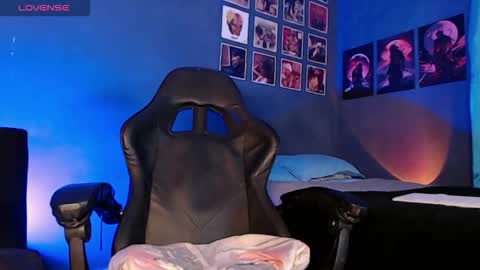 Snapshot of andrew_hoult chatting on October 2025 04:33:01 AM Andrew online show from October 2025 04:33:01 AM