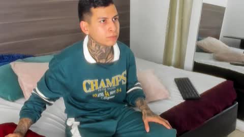 andrew_sanders69 online show from December 2025 11:36:02 PM