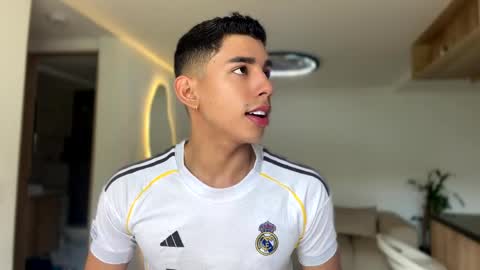 Andrew M. online show from April 2026 04:33:02 PM