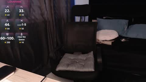 Snapshot of andrewmhilton_ chatting on February 2026 11:20:02 PM andrewmhilton_ online show from February 2026 11:20:02 PM