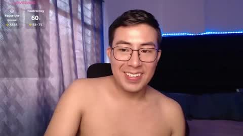 Snapshot of andrewmhilton_ chatting on June 2026 01:53:02 PM andrewmhilton_ online show from June 2026 01:53:02 PM