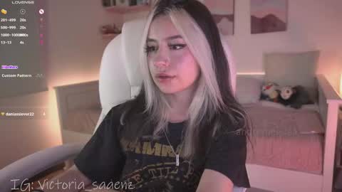 Victoria Senz  online show from October 2025 09:30:01 PM