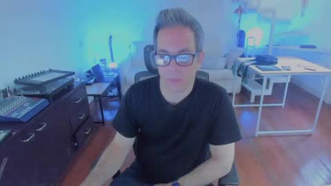 Andrew online show from November 2025 02:50:02 PM