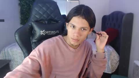 andy_dan1 online show from January 2025 01:30:01 PM