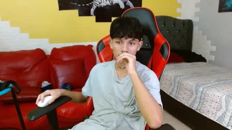 andy_dan1 online show from October 2025 02:40:02 PM