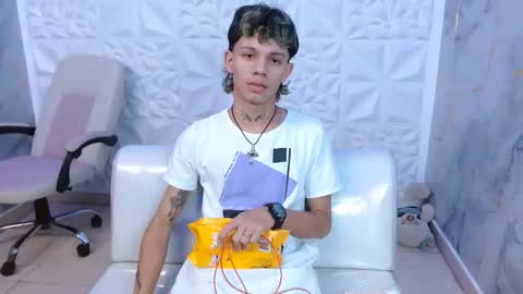 andy_dan1 online show from April 2026 08:09:01 PM