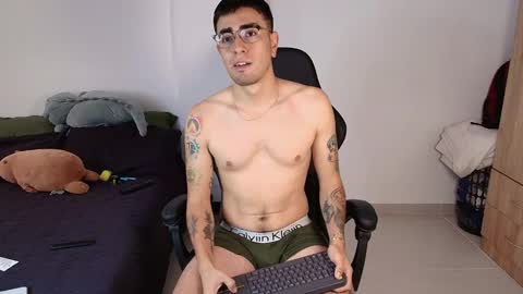 Snapshot of andy_shaaw chatting on February 2025 01:28:02 PM Andres online show from February 2025 01:28:02 PM