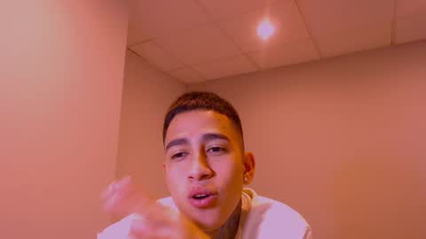 Snapshot of andy_xtralarge chatting on February 2025 07:30:01 PM andy_xtralarge online show from February 2025 07:30:01 PM