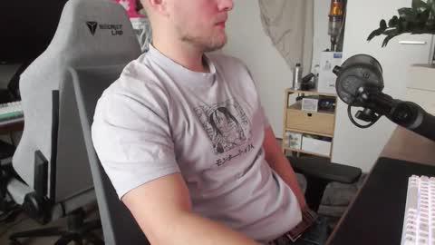 andycandy1994 online show from November 2025 08:46:01 AM