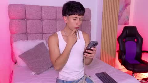 Snapshot of andyjustgame_ chatting on June 2026 04:14:02 AM andyjustgame online show from June 2026 04:14:02 AM