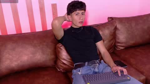 Snapshot of andyjustgame_ chatting on June 2026 04:40:01 AM andyjustgame online show from June 2026 04:40:01 AM