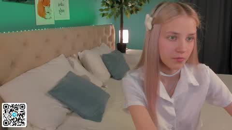 Snapshot of anellyball_ chatting on June 2026 09:33:02 AM Anelly online show from June 2026 09:33:02 AM