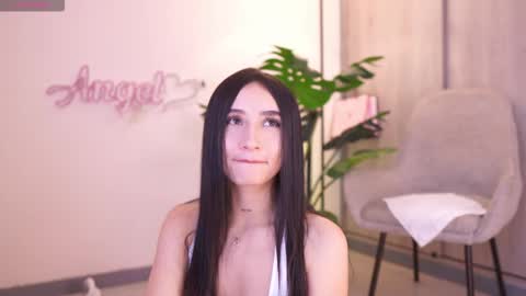 Angel online show from September 2025 05:35:01 PM