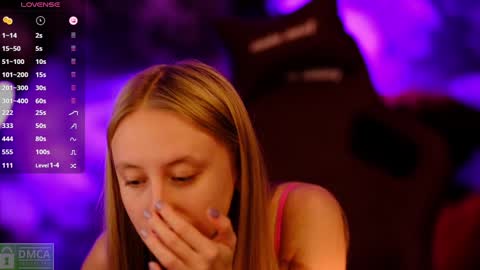 Snapshot of angeellina chatting on January 2025 10:29:02 PM angeellina online show from January 2025 10:29:02 PM