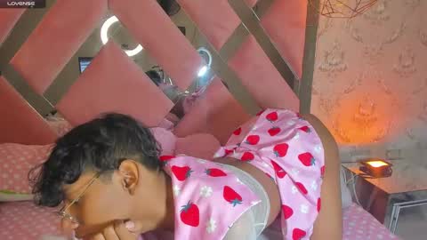 Snapshot of angel__sweet18 chatting on December 2024 03:36:02 AM online show from December 2024 03:36:02 AM