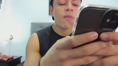 Angel Cuervo online show from December 2024 01:03:01 PM