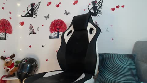 Snapshot of angel_curl chatting on January 2025 09:57:01 PM Angel Curl online show from January 2025 09:57:01 PM