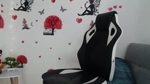 Snapshot of angel_curl chatting on February 2025 07:13:01 PM Angel Curl online show from February 2025 07:13:01 PM