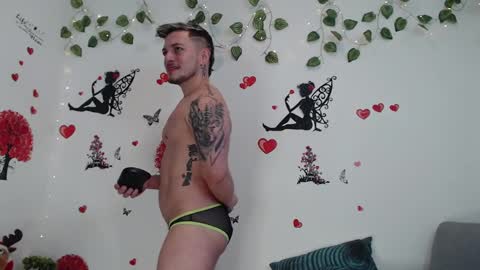 Snapshot of angel_curl chatting on February 2025 01:42:02 PM Angel Curl online show from February 2025 01:42:02 PM