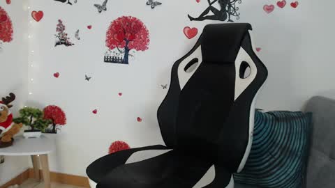 Snapshot of angel_curl chatting on February 2025 02:40:01 AM Angel Curl online show from February 2025 02:40:01 AM