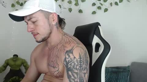 Snapshot of angel_curl chatting on December 2025 05:53:01 PM Angel Curl online show from December 2025 05:53:01 PM