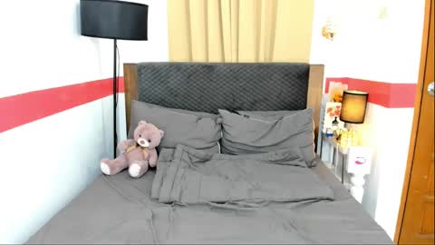 Snapshot of angel_desire chatting on December 2024 01:25:01 AM Angel online show from December 2024 01:25:01 AM