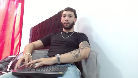 angel_kyrozz online show from October 2025 07:31:02 PM