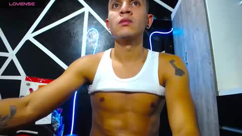 Snapshot of angel_latinboy chatting on February 2025 10:36:01 PM Angel online show from February 2025 10:36:01 PM