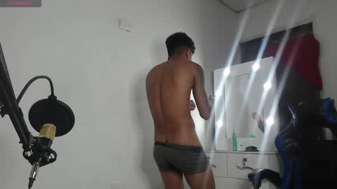 Snapshot of angel_latinguy chatting on October 2025 09:26:02 PM Angel online show from October 2025 09:26:02 PM