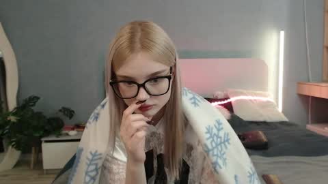 Snapshot of angel_share chatting on May 2026 05:01:02 AM Angela online show from May 2026 05:01:02 AM