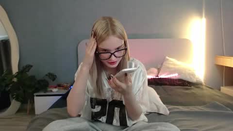 Snapshot of angel_share chatting on May 2026 12:51:02 AM Angela online show from May 2026 12:51:02 AM