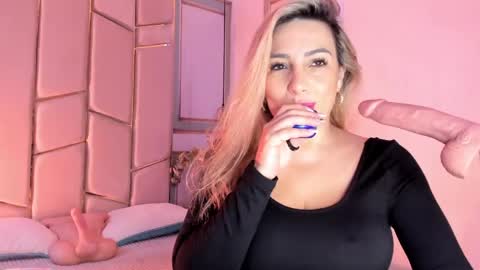 Snapshot of angel_vibes_ chatting on May 2026 04:25:02 PM Angel online show from May 2026 04:25:02 PM