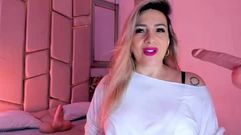 Snapshot of angel_vibes_ chatting on May 2026 03:49:01 PM Angel online show from May 2026 03:49:01 PM