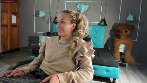 Snapshot of angel_white25 chatting on April 2026 11:37:01 AM Angel online show from April 2026 11:37:01 AM