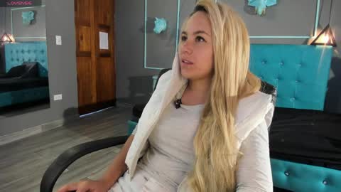 Snapshot of angel_white25 chatting on April 2026 01:15:02 PM Angel online show from April 2026 01:15:02 PM