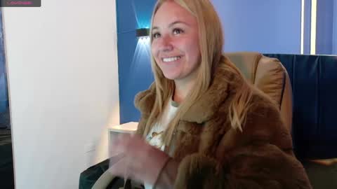Snapshot of angel_white25 chatting on April 2026 12:04:01 PM Angel online show from April 2026 12:04:01 PM