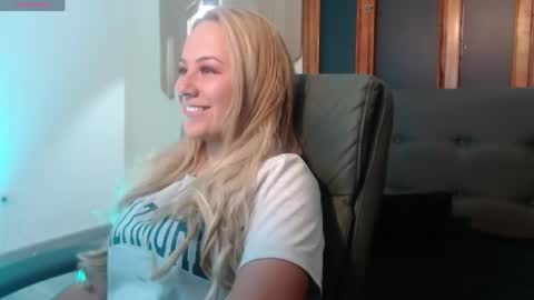 Snapshot of angel_white25 chatting on May 2026 11:17:02 AM Angel online show from May 2026 11:17:02 AM