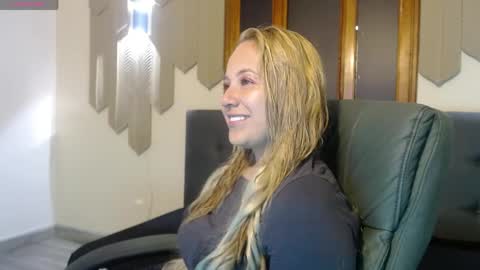 Snapshot of angel_white25 chatting on May 2026 11:26:01 AM Angel online show from May 2026 11:26:01 AM