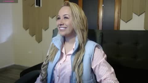 Snapshot of angel_white25 chatting on May 2026 11:17:01 AM Angel online show from May 2026 11:17:01 AM