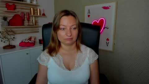 Snapshot of angela_samt chatting on June 2026 05:28:01 AM Angela online show from June 2026 05:28:01 AM