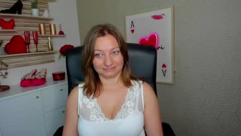 Snapshot of angela_samt chatting on July 2026 05:33:02 AM Angela online show from July 2026 05:33:02 AM