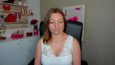 Snapshot of angela_samt chatting on July 2026 10:39:01 AM Angela online show from July 2026 10:39:01 AM