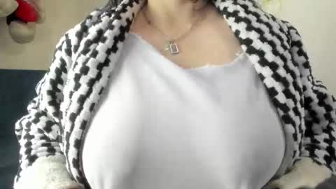 Angela online show from November 2025 02:10:02 AM