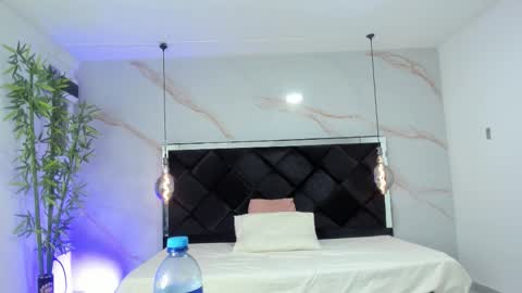 ANGELA online show from November 2025 12:16:01 PM