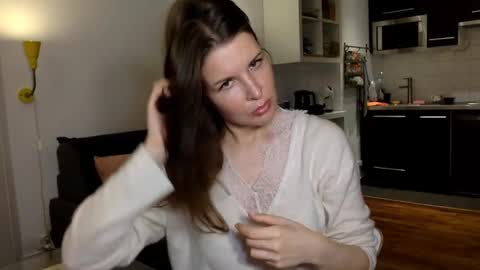 Angela online show from November 2025 04:40:01 PM