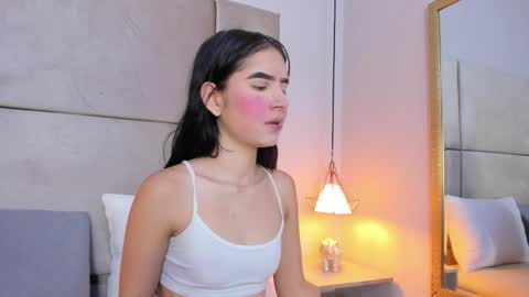 angelag_ online show from November 2025 08:20:01 PM