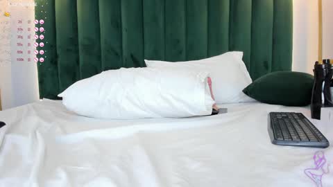 Snapshot of angelaluxi chatting on February 2025 02:53:02 PM Angela online show from February 2025 02:53:02 PM