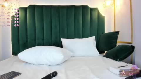 Snapshot of angelaluxi chatting on February 2025 08:29:02 PM Angela online show from February 2025 08:29:02 PM