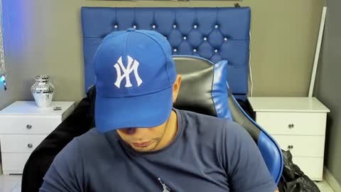 Angel And Cris online show from September 2025 12:09:01 PM